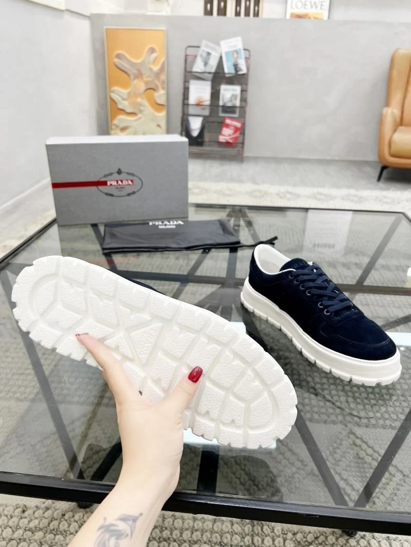 Vibrant Prada Low Shoes 33916