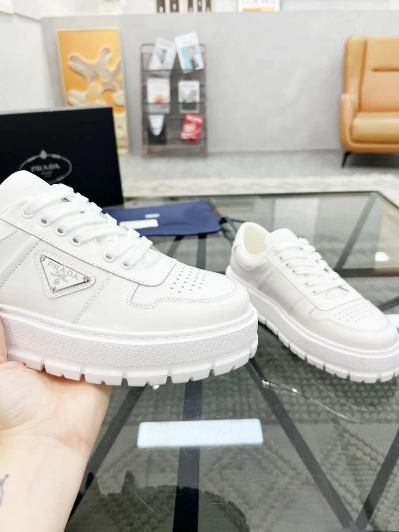 Prada Low Shoes Bright 33929