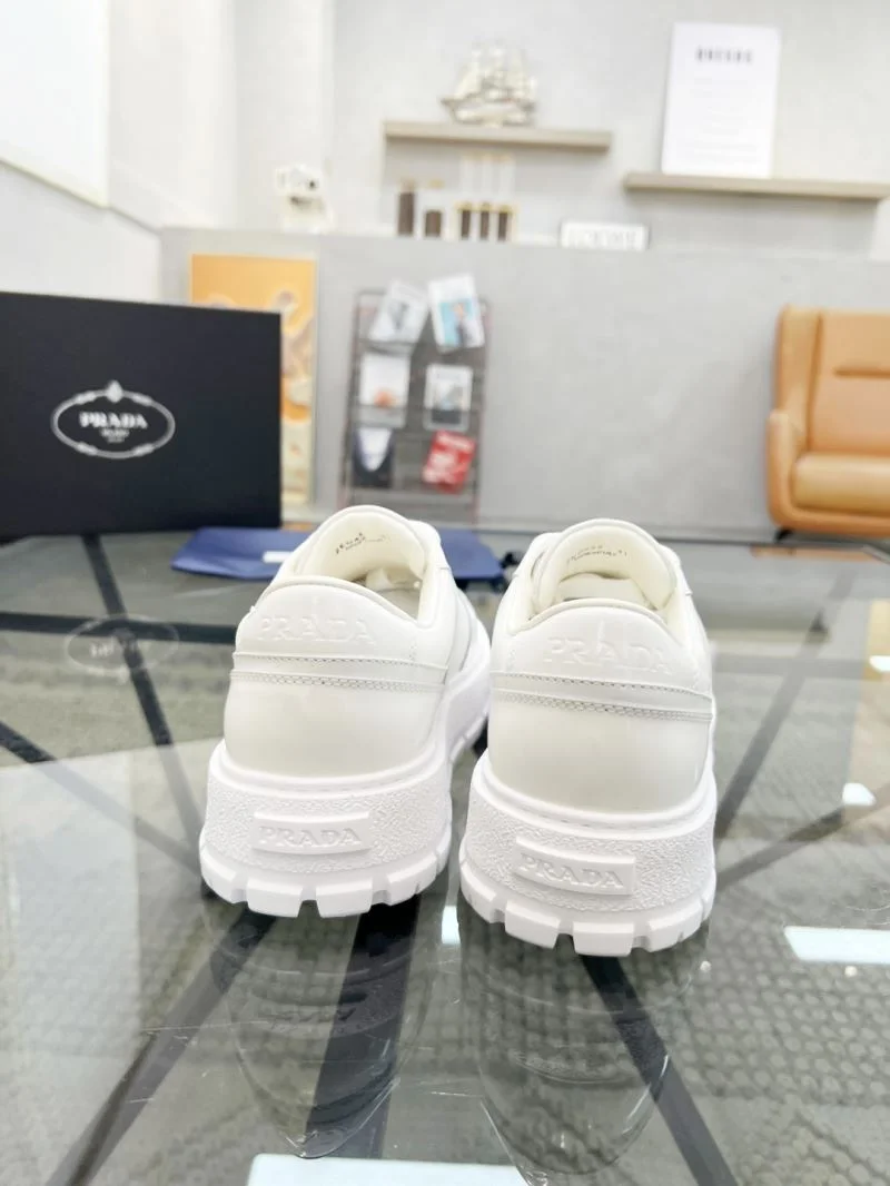 Prada Low Shoes Bright 33929