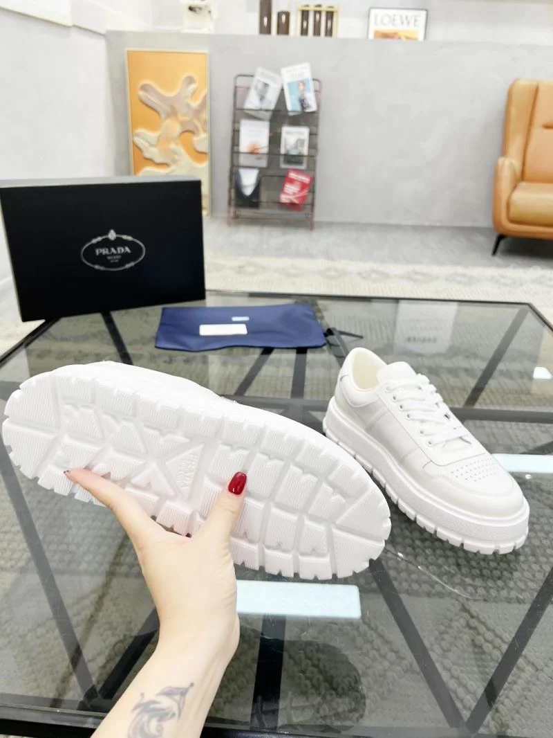 Prada Low Shoes Bright 33929