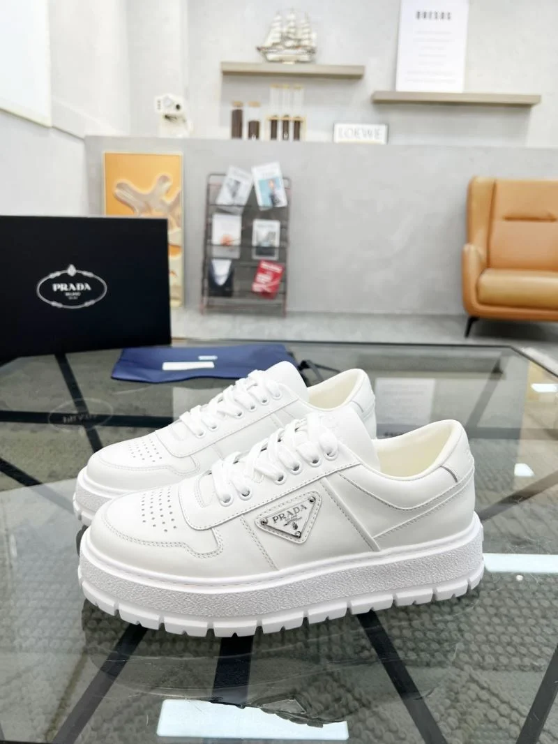 RelaxedFit Prada Low Shoes 33927