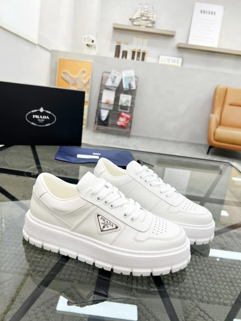 RelaxedFit Prada Low Shoes 33927