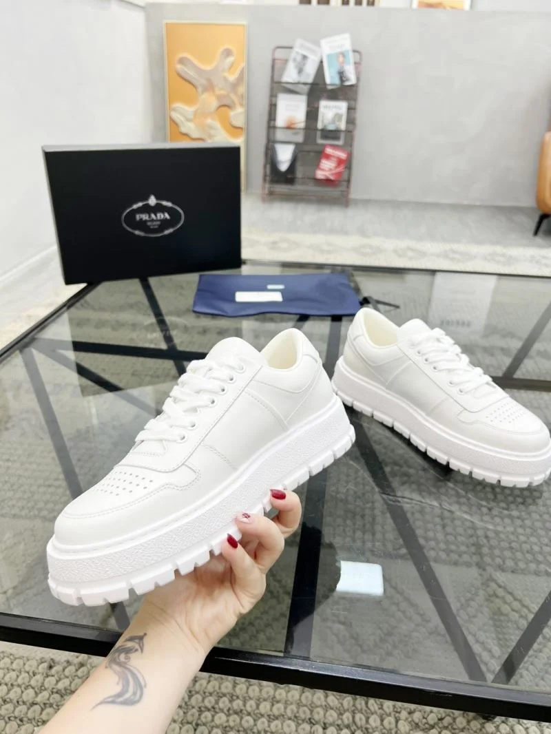 RelaxedFit Prada Low Shoes 33927