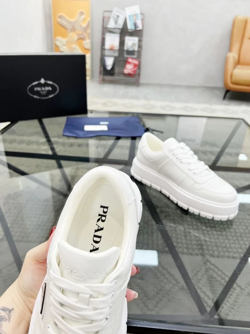 RelaxedFit Prada Low Shoes 33927