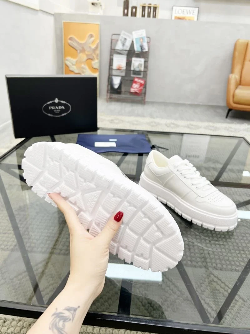 RelaxedFit Prada Low Shoes 33927