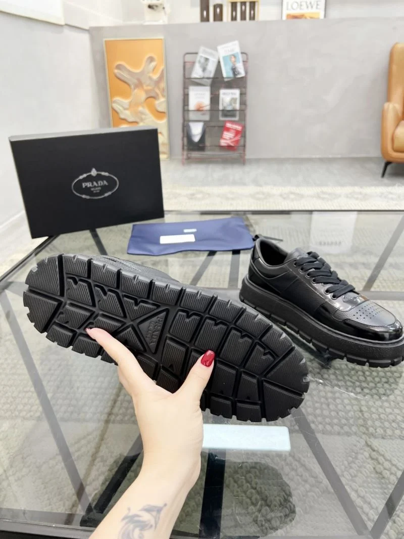 Lightweight Prada Low Shoes 33912