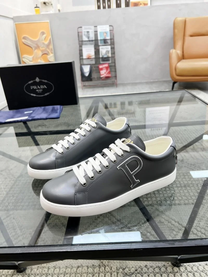 Classic Prada Low Shoes 33938