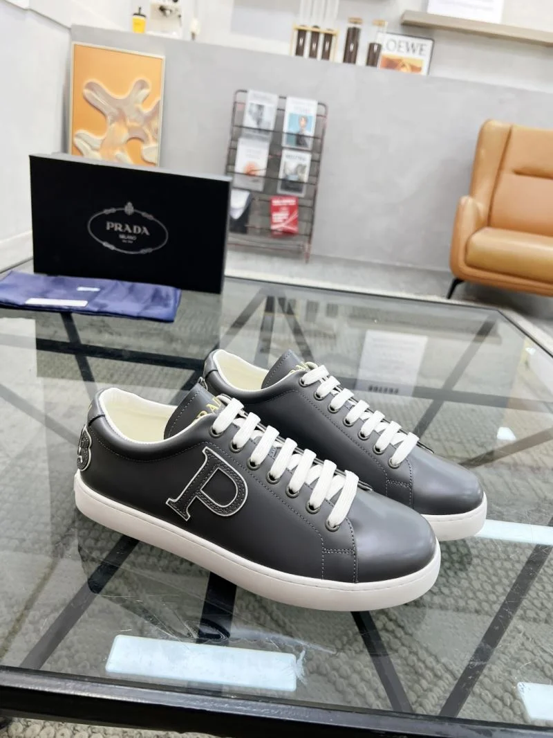 Classic Prada Low Shoes 33938