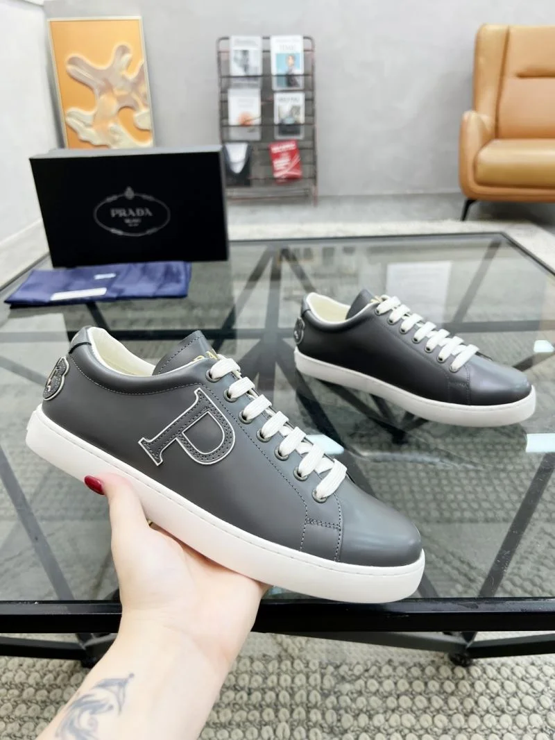 Classic Prada Low Shoes 33938