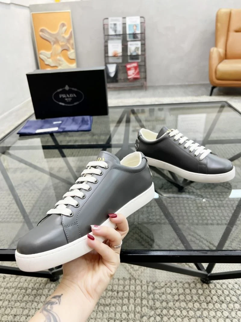 Classic Prada Low Shoes 33938