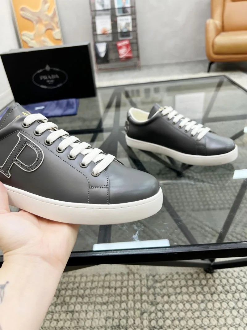 Classic Prada Low Shoes 33938