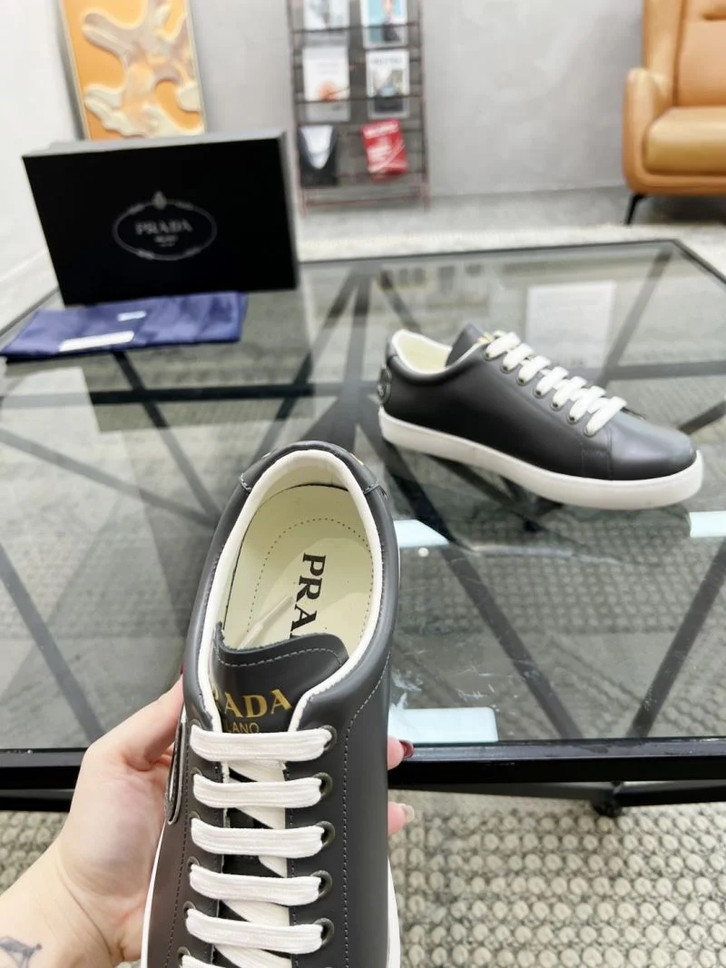 Classic Prada Low Shoes 33938