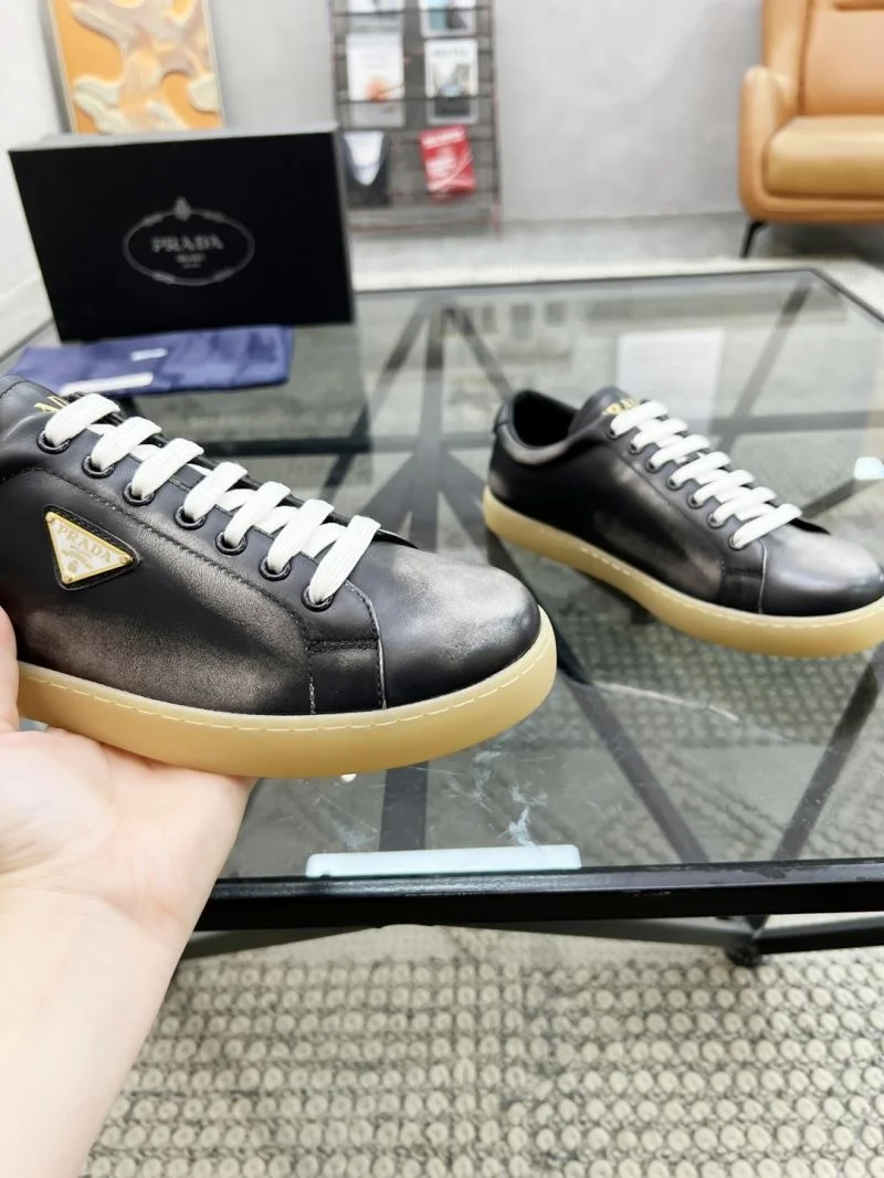 Prada Low Shoes Minimalist 33940