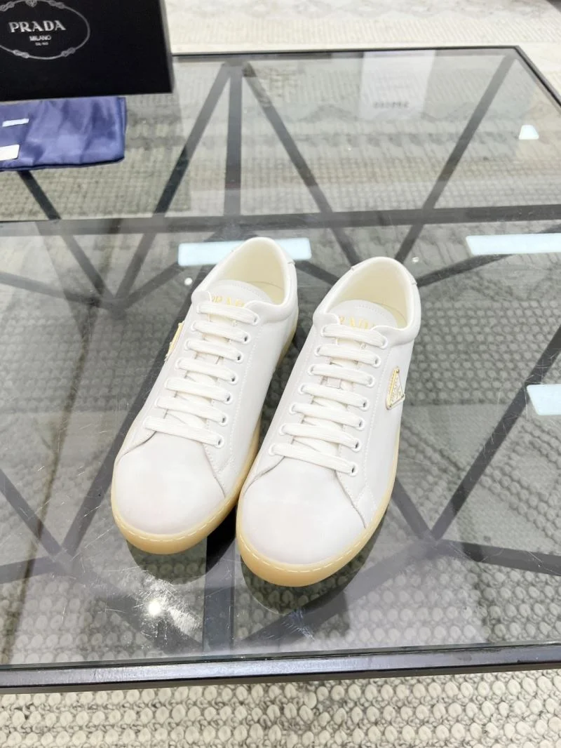 Prada Low Shoes Minimalist 33923