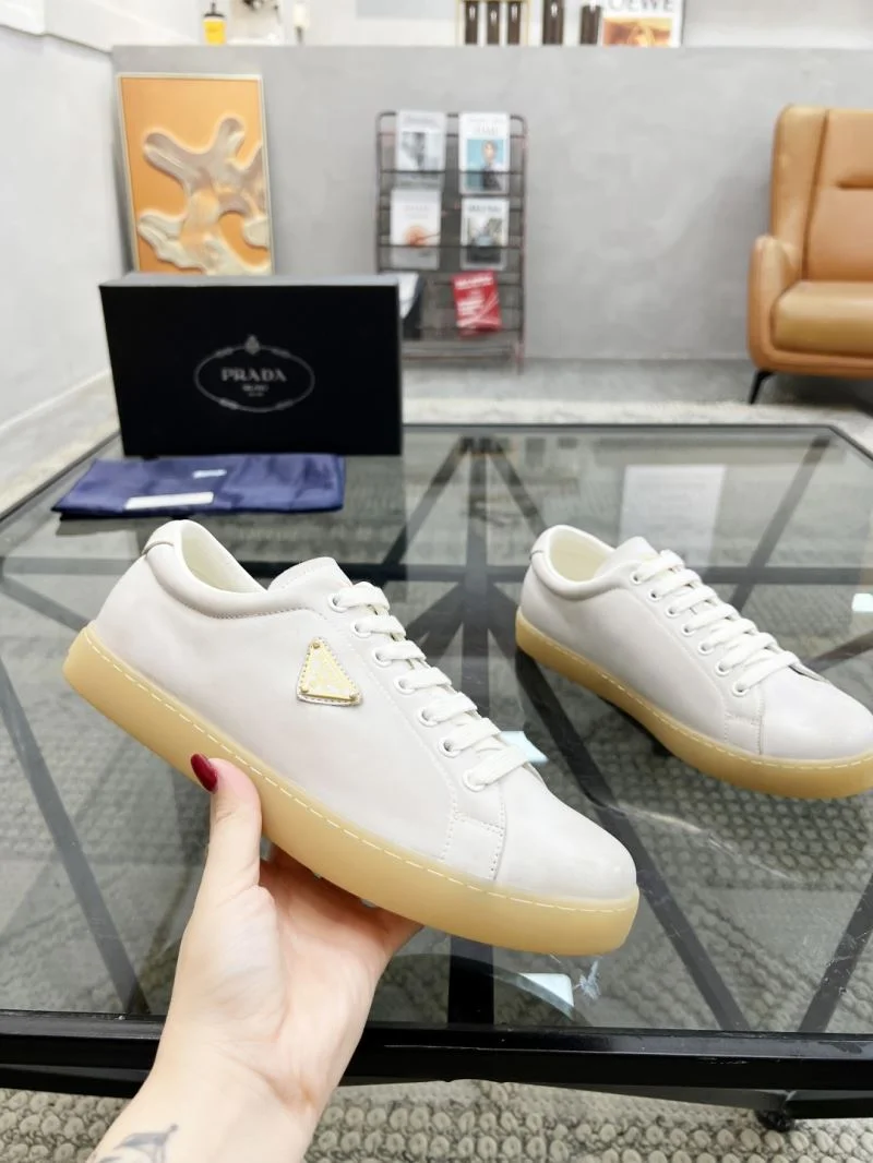 Prada Low Shoes Minimalist 33923