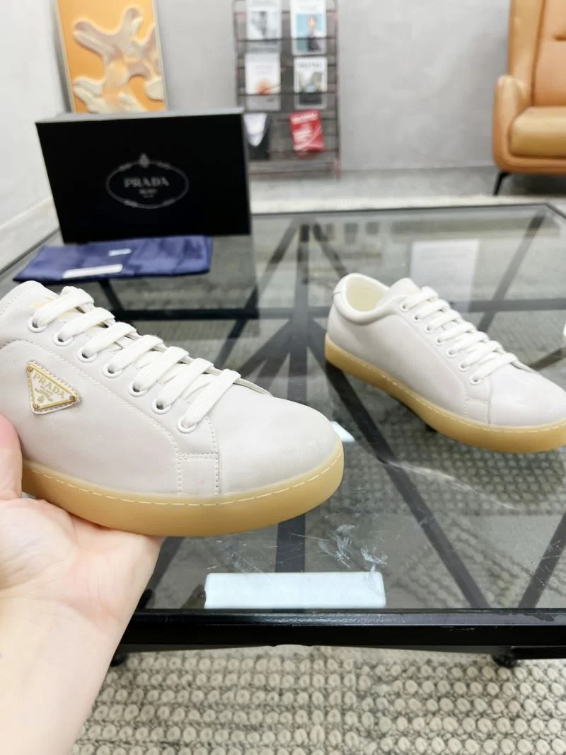 Prada Low Shoes Minimalist 33923