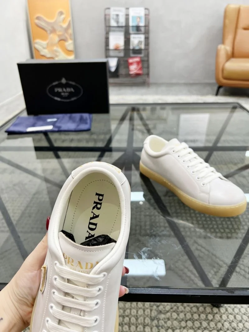 Prada Low Shoes Minimalist 33923