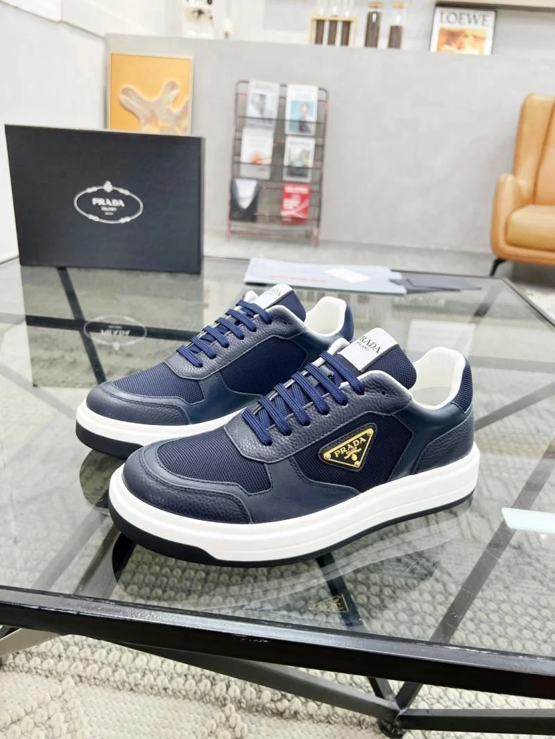 Minimalist Prada Low Shoes 33906
