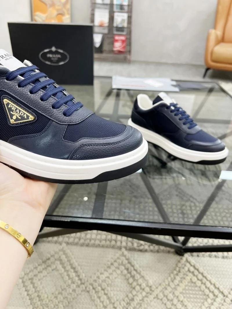 Minimalist Prada Low Shoes 33906