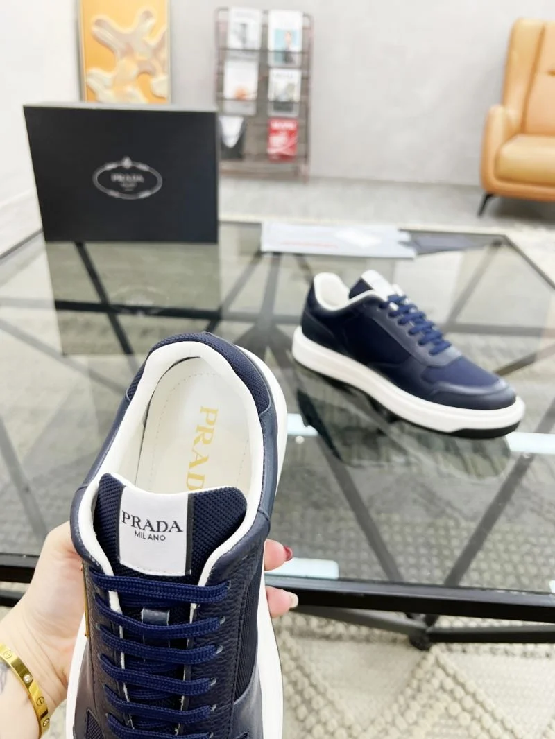Minimalist Prada Low Shoes 33906