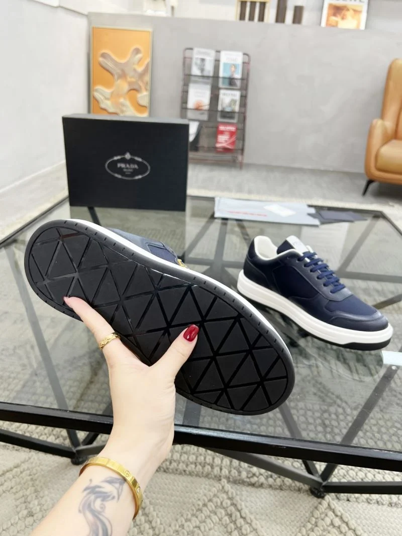 Minimalist Prada Low Shoes 33906