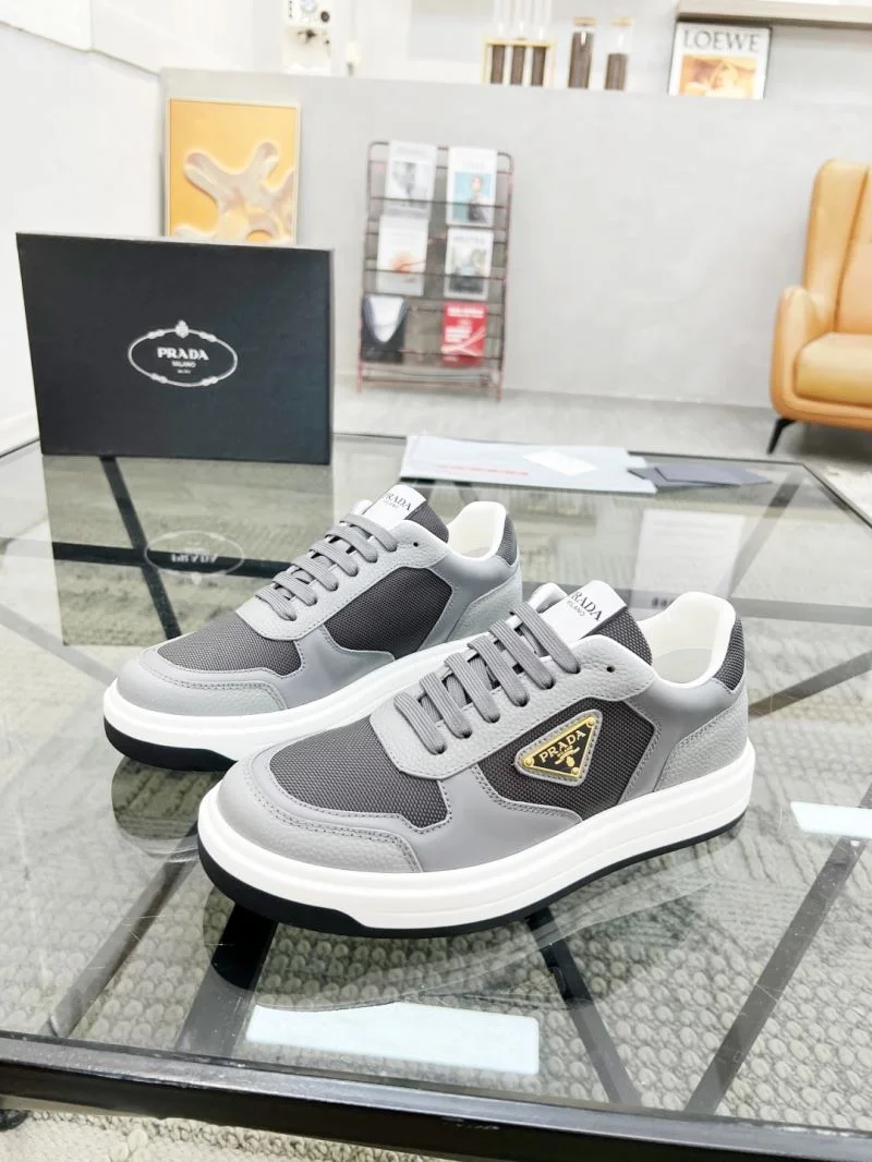 Prada Low Shoes Elegant 33914