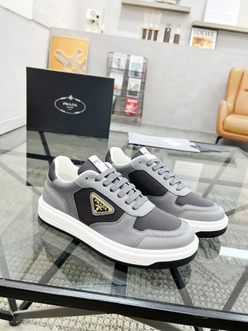 Prada Low Shoes Elegant 33914