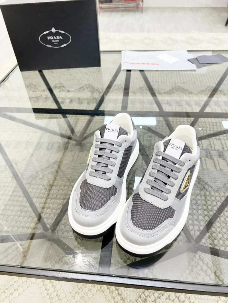 Prada Low Shoes Elegant 33914