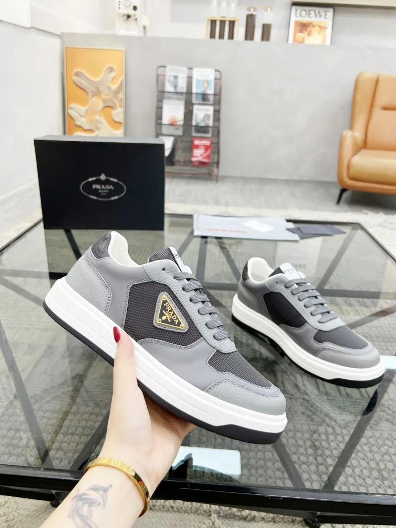 Prada Low Shoes Elegant 33914