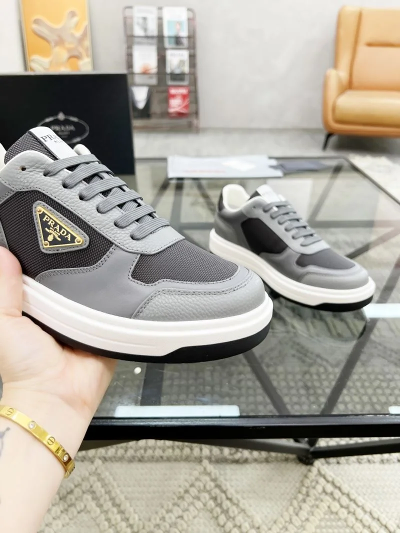 Prada Low Shoes Elegant 33914
