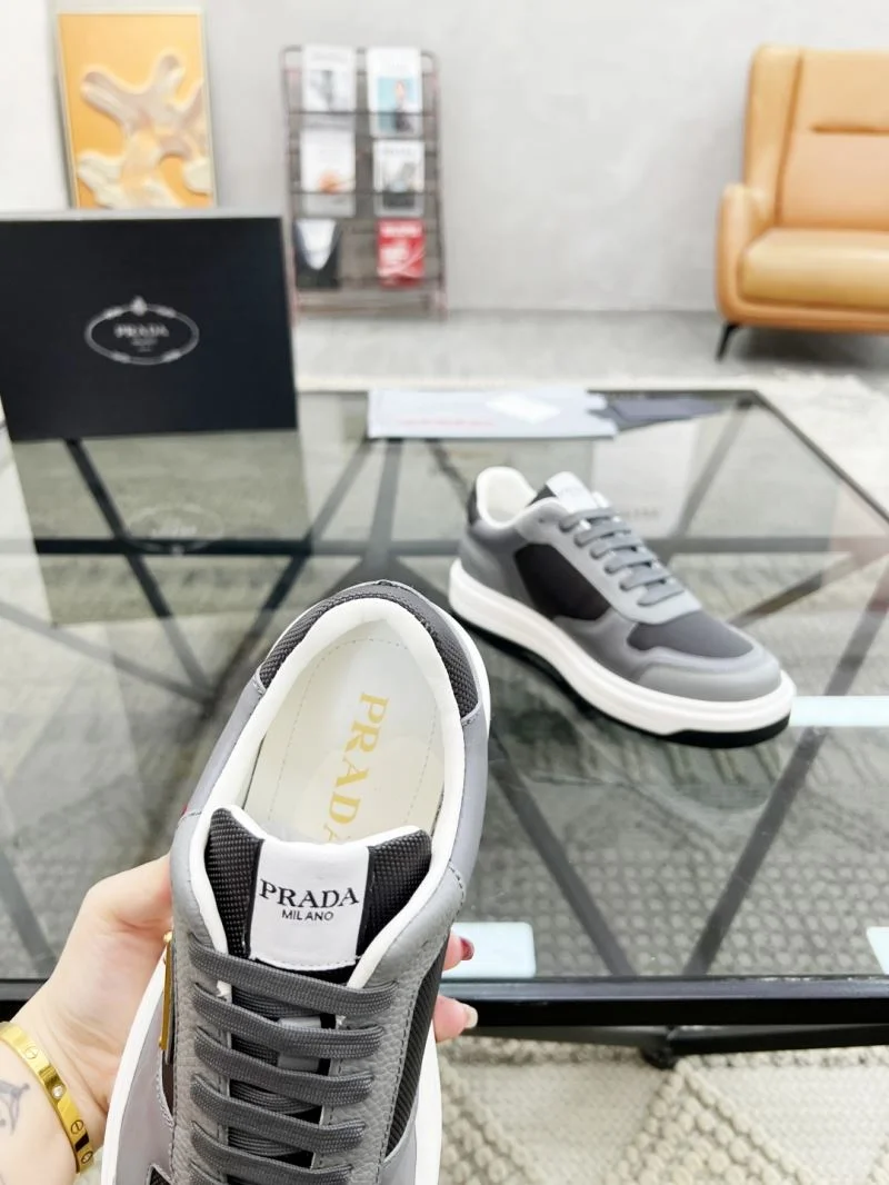 Prada Low Shoes Elegant 33914
