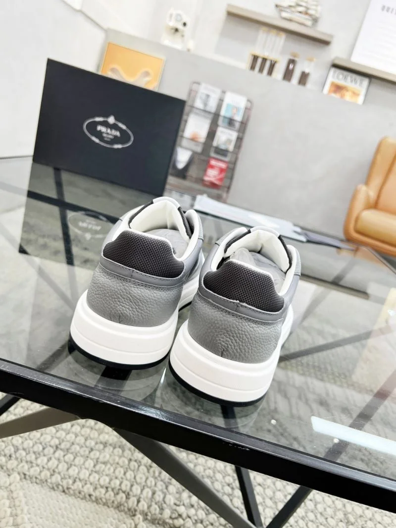 Prada Low Shoes Elegant 33914