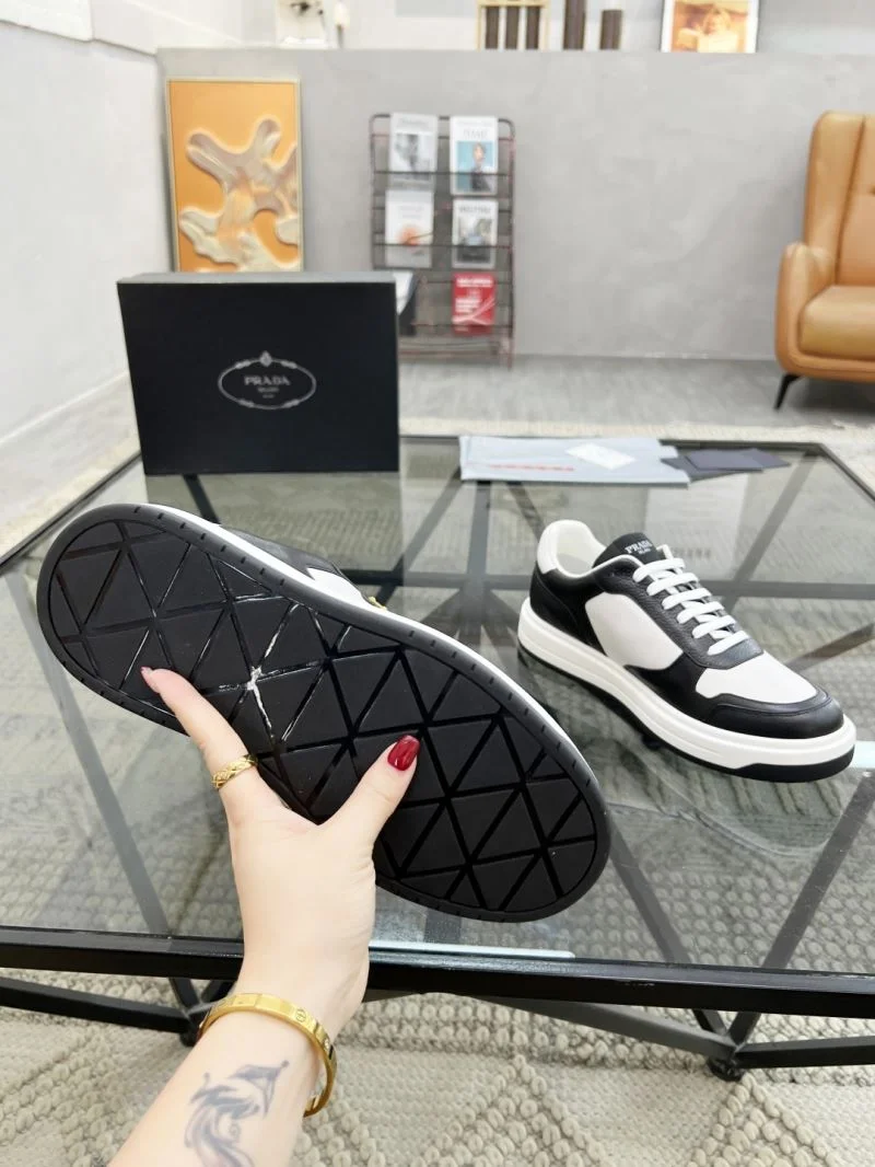 Stylish Prada Low Shoes 33919