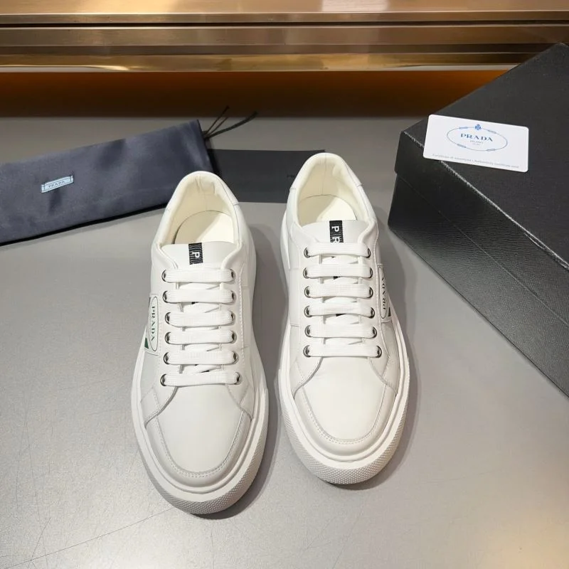 Supportive Prada Low Shoes 33908