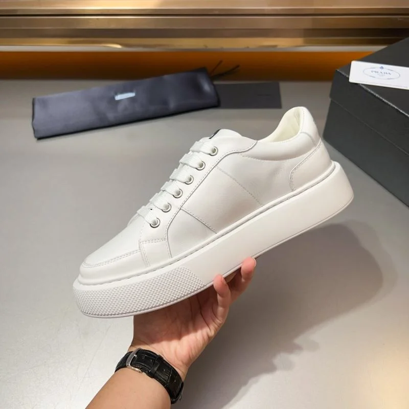 Supportive Prada Low Shoes 33908