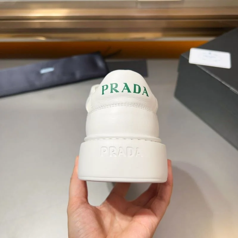 Supportive Prada Low Shoes 33908