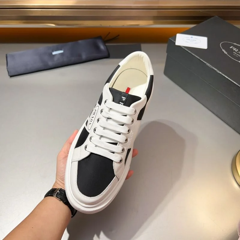 Prada Low Shoes ZipUp 33936