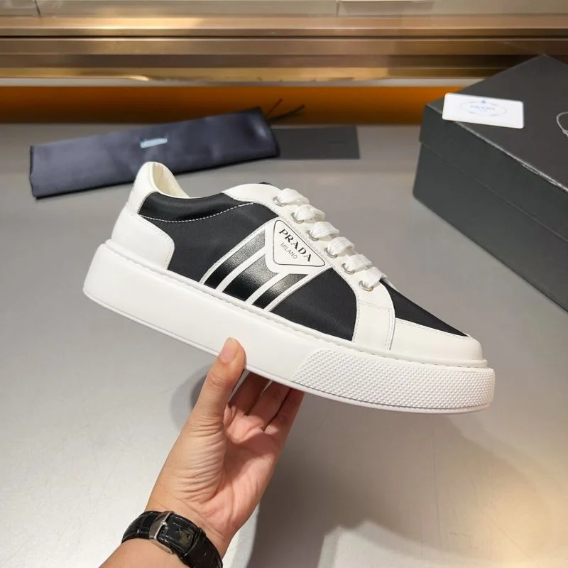Prada Low Shoes ZipUp 33936