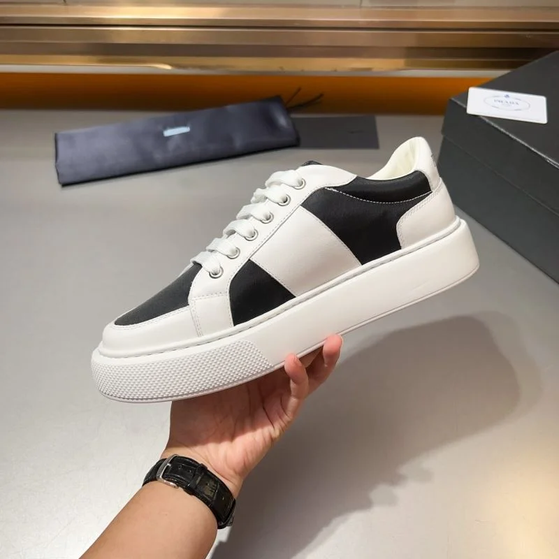 Prada Low Shoes ZipUp 33936