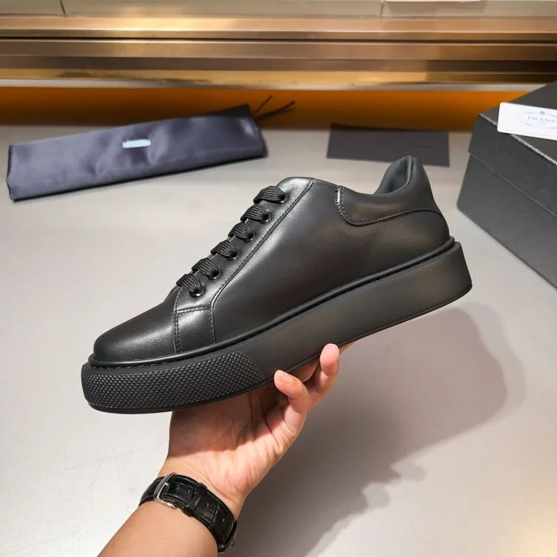 Prada Low Shoes AllSeason 33904
