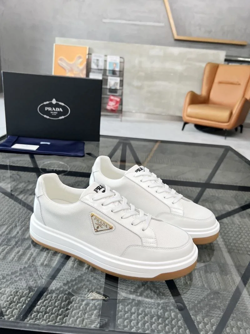 Supportive Prada Low Shoes 33899
