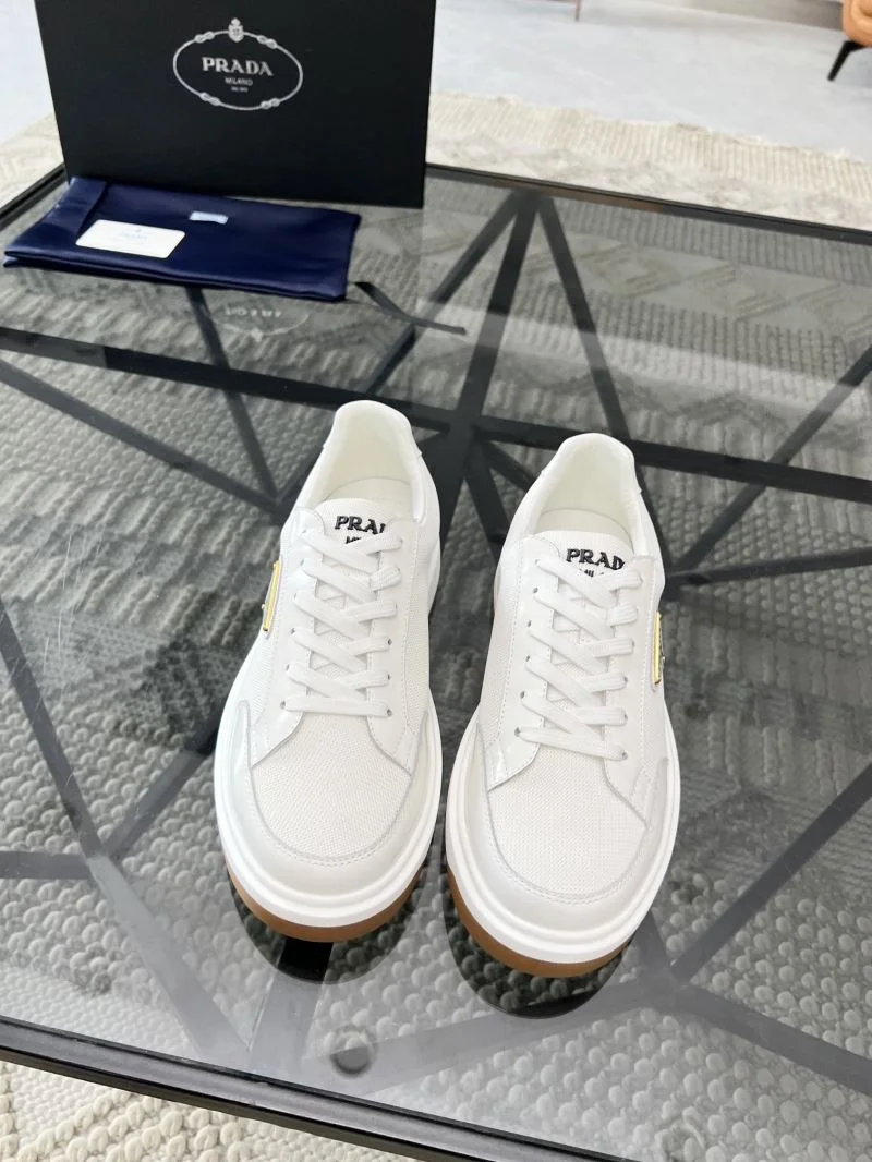 Supportive Prada Low Shoes 33899