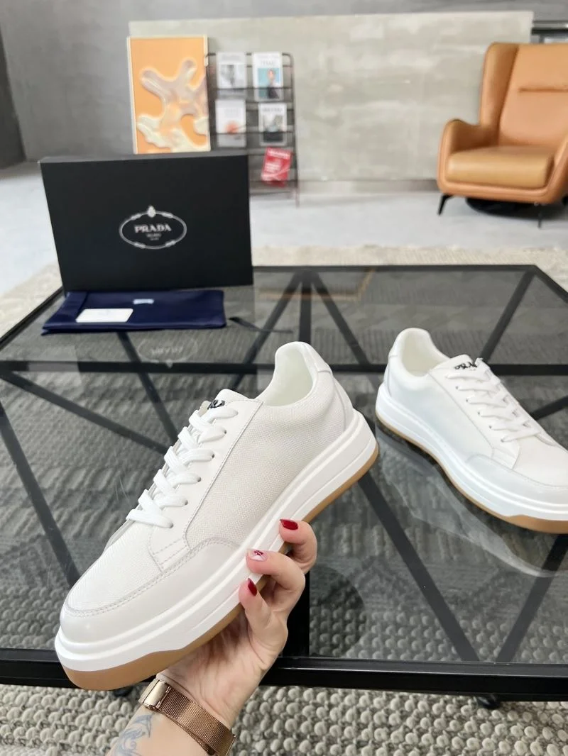 Supportive Prada Low Shoes 33899