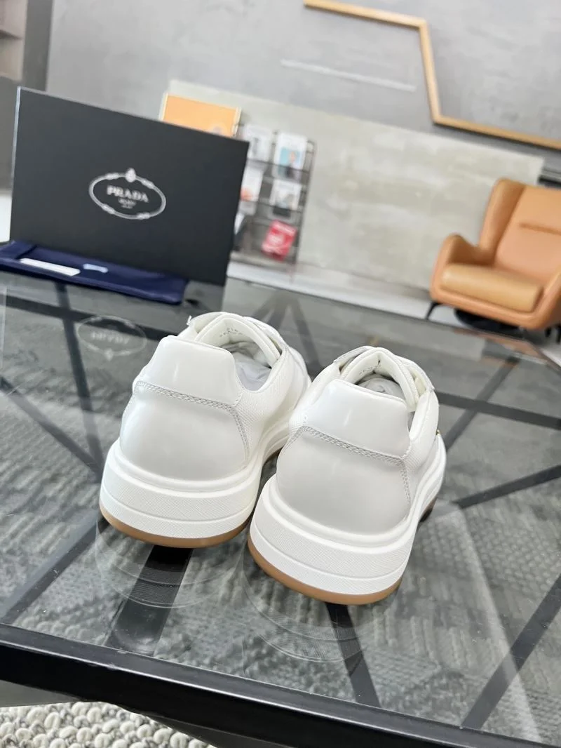 Supportive Prada Low Shoes 33899