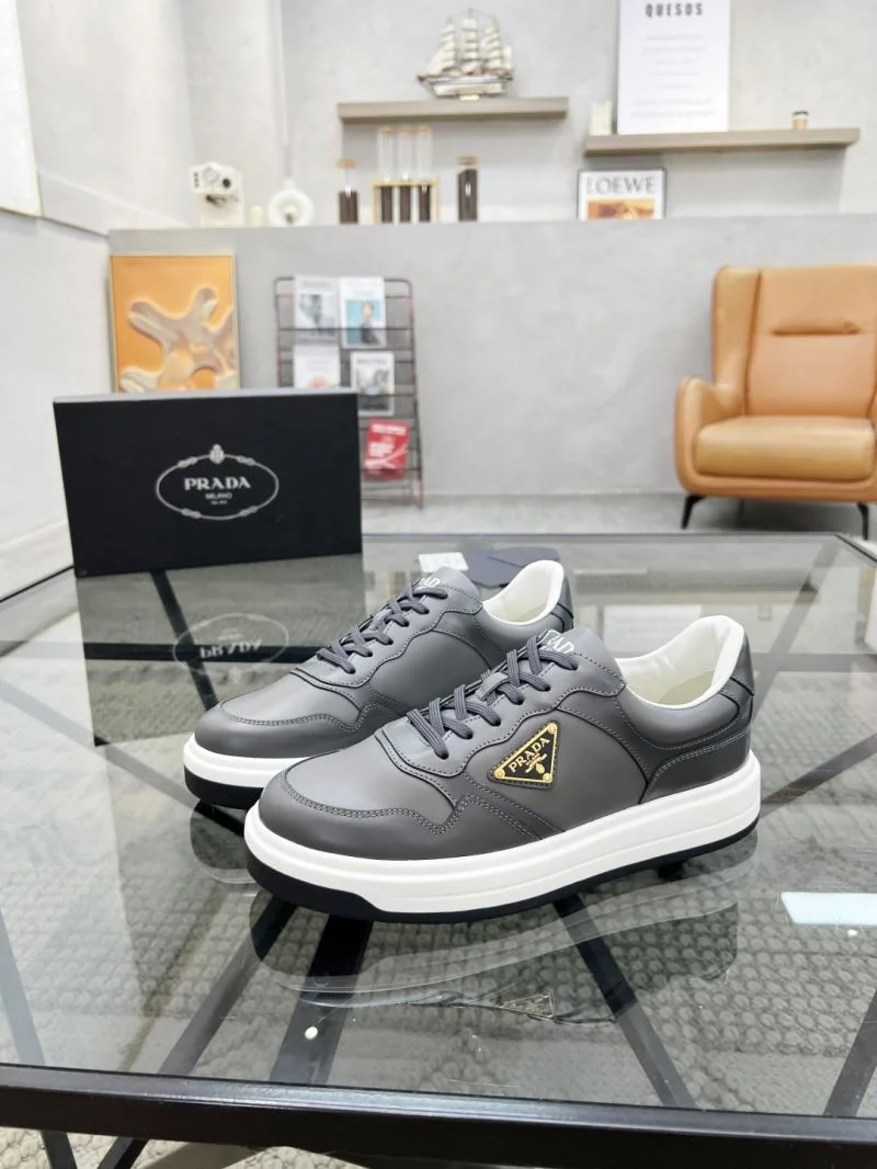 Durable Prada Low Shoes 33898
