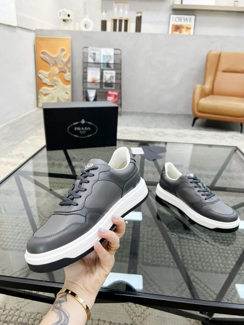Durable Prada Low Shoes 33898