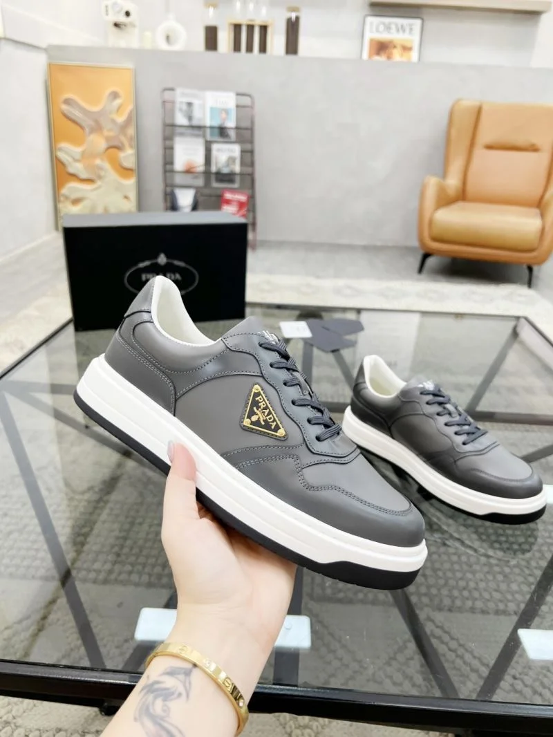 Durable Prada Low Shoes 33898