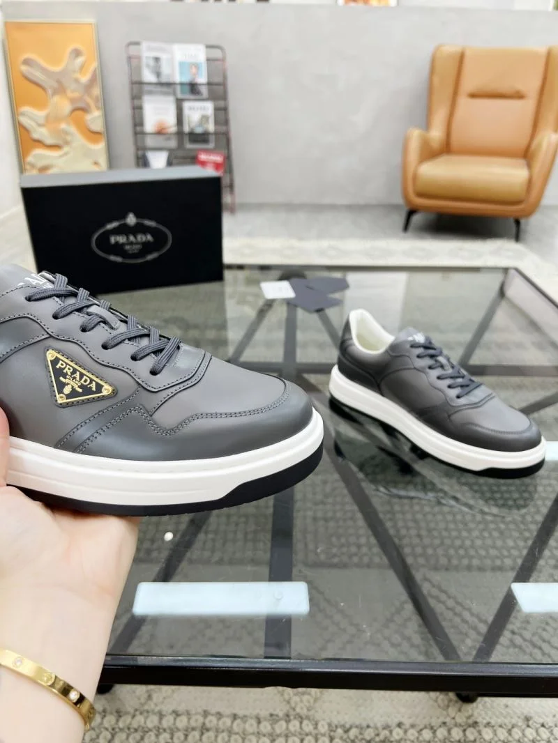 Durable Prada Low Shoes 33898