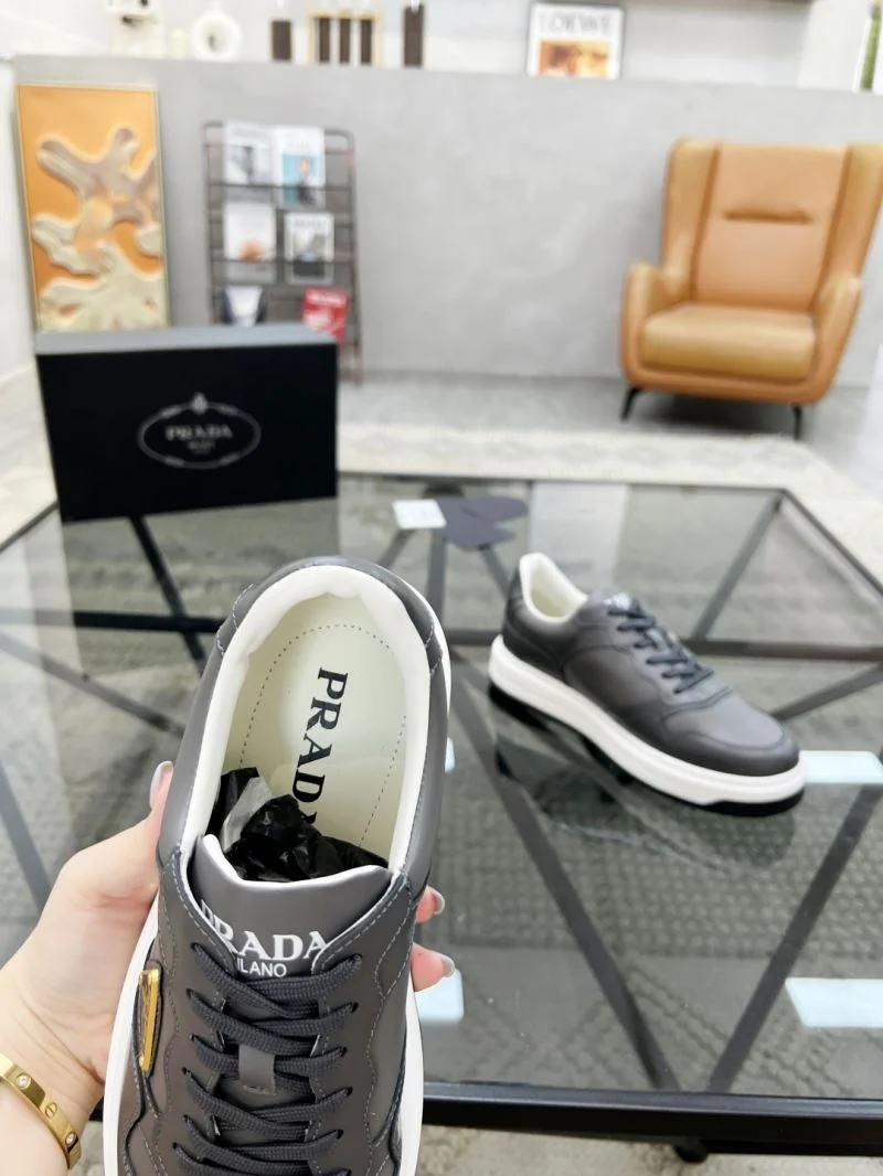 Durable Prada Low Shoes 33898