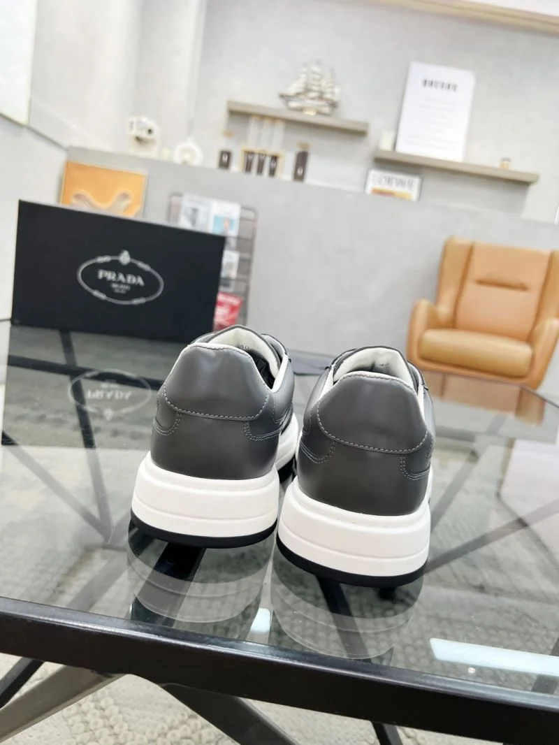 Durable Prada Low Shoes 33898